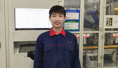 单宝鑫：对峙不时立异，争做天能工匠